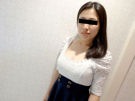 Asian cutie Hitomi Taguchi reveals her amazing racks and gets fucked in a solo