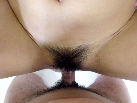 真央は犯される前に素晴らしい胸とお尻を披露する