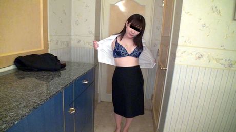 亞洲封面女郎 Ryoko Akahori 在面試後被塞滿陰部