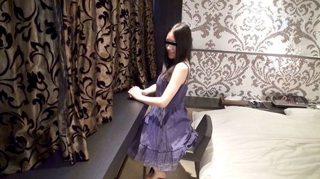 亞洲娃娃 Tomomi Minowa 的肛門被假陽具插入