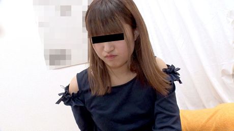 亞洲小妞 Mika Fujimura 的陰部被建築工人舔舐和乾