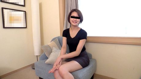 アジア人の女、吉野舞が大きなチンポでオマンコを弄ばれ犯される