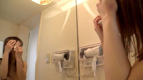 Asiatisk amatør Uemoto Yuri får sin fisse creampied efter et godt kneppe