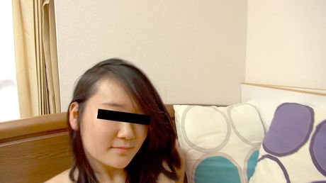 Asiatisk babe Natsu Natsuki får en creampie efter en vaginal knepping
