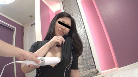 Asian cutie Hitomi Taguchi sports a creampie after a vibrator masturbation