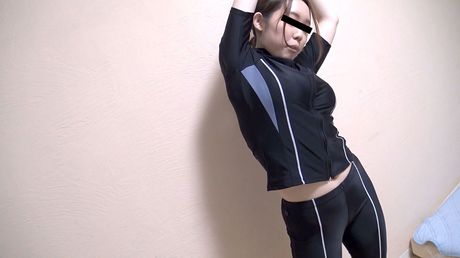 アジアのティーン峯岸洋子が興奮した男にオマンコを犯される