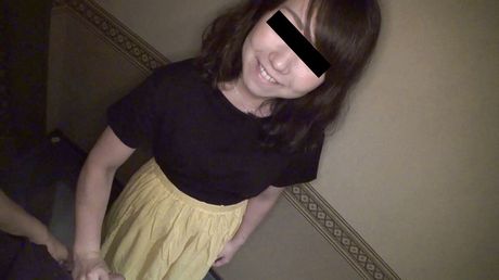 黑髮日本美女齋藤文美被大屌射進毛茸茸的陰戶