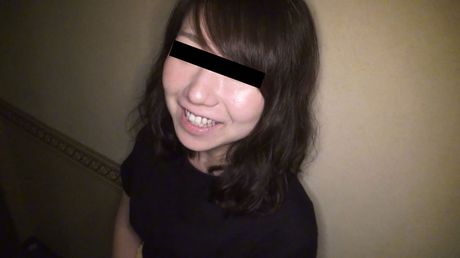 黑髮日本美女齋藤文美被大屌射進毛茸茸的陰戶