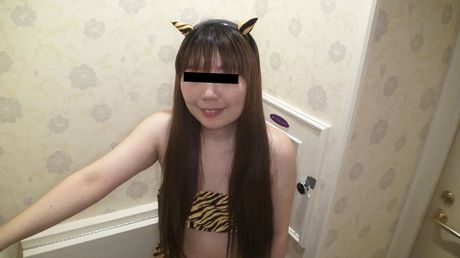 Brunøjede japanske babe Hitomi Murata får sin fisse creampied