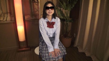 Asiatisk skolepige Yoko Kuroki får sin twat fyldt af en liderlig fyr