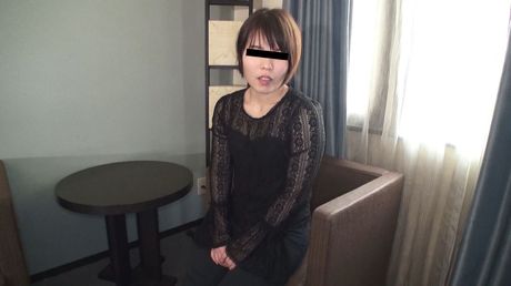 Asiatisk skønhed Sumire Kamogawa bliver nøgen før en vaginal indsættelse