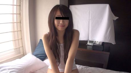 Asian beauty Miki Satonaka reveals her huge ass and rides a dildo