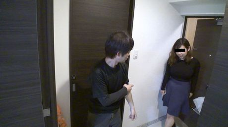 亞洲女孩 Kawai Yoko 的巨乳和陰戶在單人遊戲中被幹