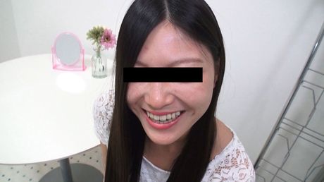 小さなおっぱいを持つアジアの美しさ大森なおみは、良いセックスの後に中出しされる