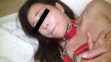 亞洲美女 Momoka Oyama 在火熱的捆綁過程中玩弄她的陰部和屁股