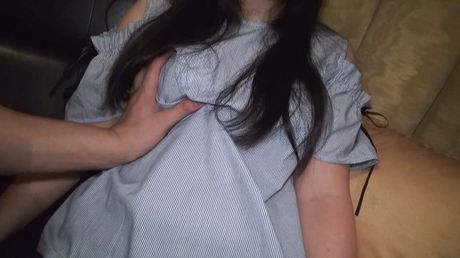 Asiatisk dukke Kudo Rie sutter en pik, før den går ind i hendes fisse