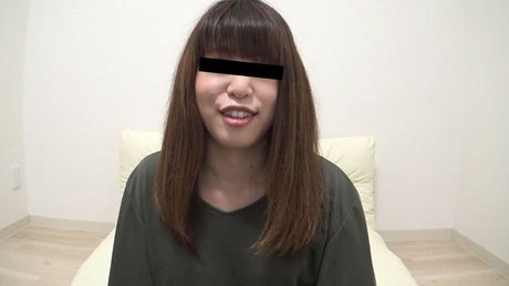 アジアのティーン白山ひながディルドで彼女の膣を満たされる