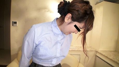 Schoolgirl Natsumi Ueda gets her pussy stuffed with a dildo