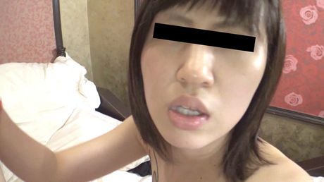 Asiatisk teenager Ryoko Kimura får sin fisse drillet og piket af en dildo