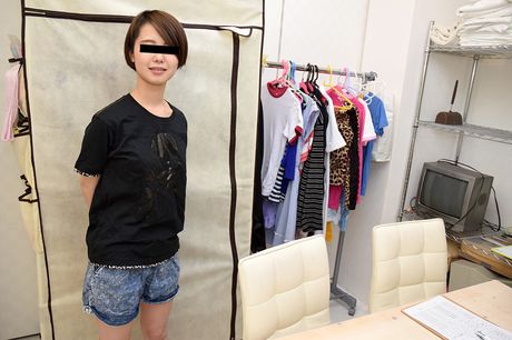 Tynd japansk covergirl Mana Imori får sin fisse slikket og kneppet af en liderlig fyr