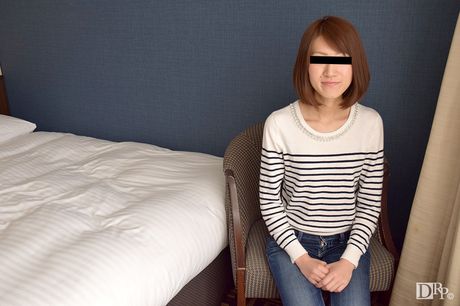 苗條的亞洲少女 Chisa Takigawa 在性交後被內射