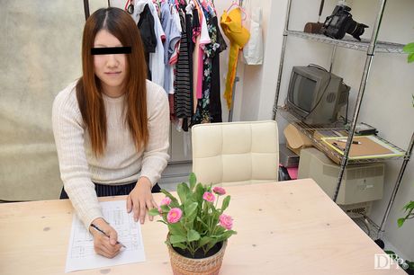 Asian cutie Mayu Mori gets her pussy penetrated by a horny guy