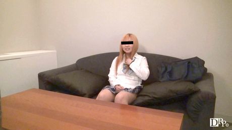 Skolepigen Miyuki Ito får sin fisse leget og knytnævet af sin lærer