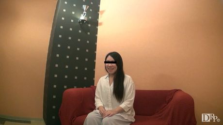 Asian stunner Hoshino Ikumi gets her pussy licked and dicked