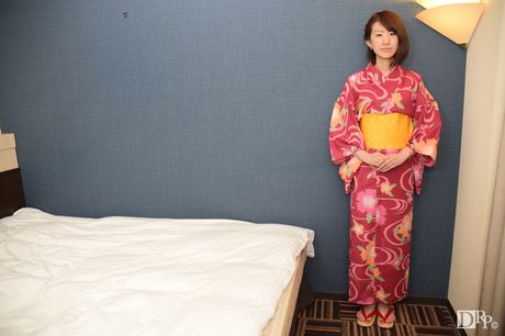 瘦亞洲女孩 Chisa Takigawa 被白人男人內射