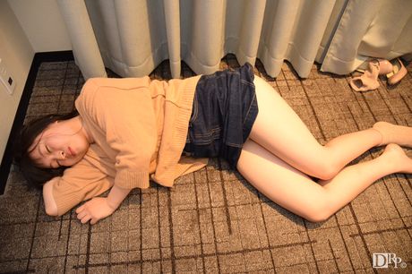 色情明星 Hikaru Kojima 在一次激烈的性愛後被內射