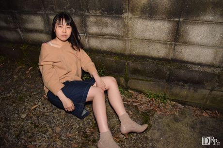 色情明星 Hikaru Kojima 在一次激烈的性愛後被內射