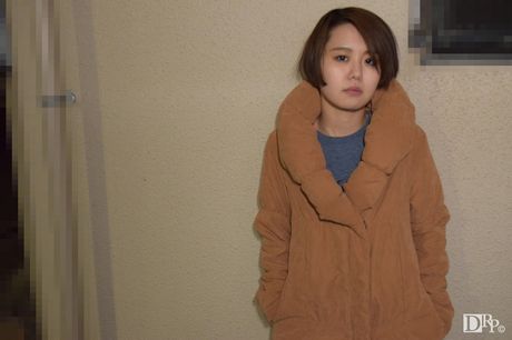 Tynd japansk teenager Mana Imori får sin fisse kneppet