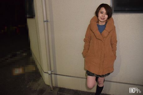 Tynd japansk teenager Mana Imori får sin fisse kneppet