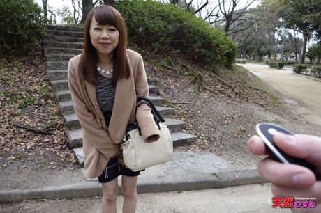 アジアの美女、小島ゆきがキッチンでオマンコを舐められ、掘られる