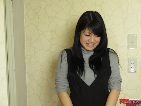 亞洲少女 Hieno 在陰道性交後被內射