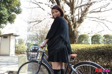 Gorgeous Mom Yukari Sawada rides a dildo on a bicycle