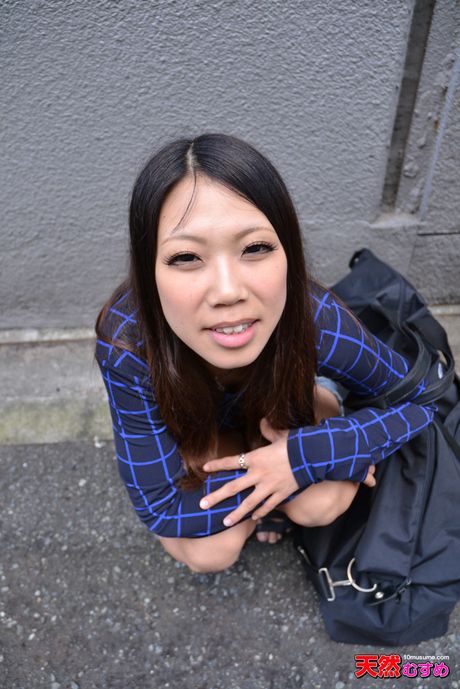 Asian teen Emiri Naka gets her pussy creampied after a POV fuck