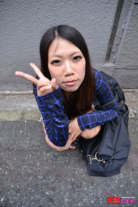 Asian teen Emiri Naka gets her pussy creampied after a POV fuck