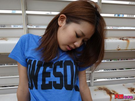 茶色の目の可愛い藤田由美子ちゃんが大きなチンコでオマンコを犯される