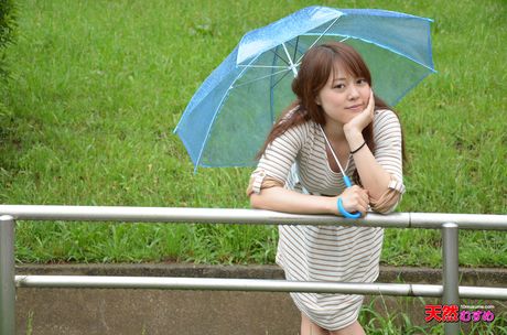 アジアのカバーガール相川奈美がPOVフェラチオとファックの前に裸になる