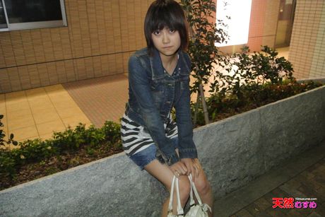 Asian girl Ayaka Takigawa sucks a dick before it goes inside her pussy