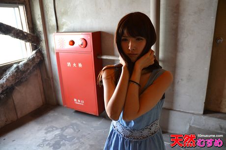 ゴージャスな北野恵子が服を脱いで毛深いオマンコを舐められる