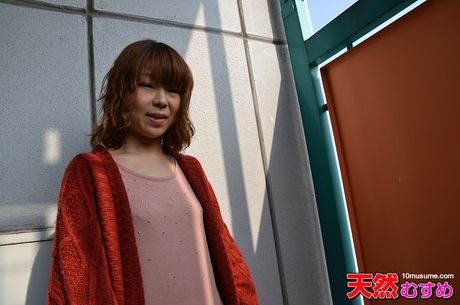 Asiatisk teenager Kurod Ami får sin fisse slikket og boret af en hvid fyr