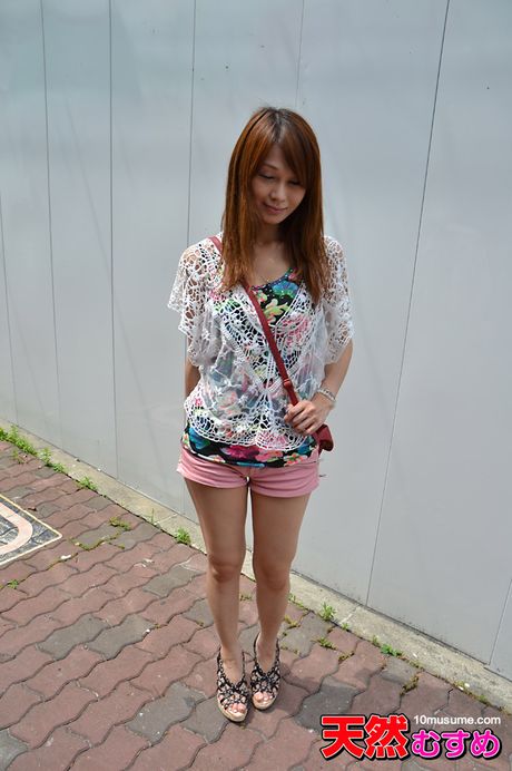 Brunøjede asiatiske babe Ninomiya Miyu får sin fisse fyldt med en pik