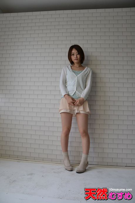 Asian doll Ayano Mukai tempts her man in a white dress