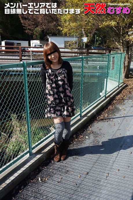 胸部豐滿的亞洲寶貝住友凱納 (Sumitomo Keina) 被一個淫蕩的男人射精