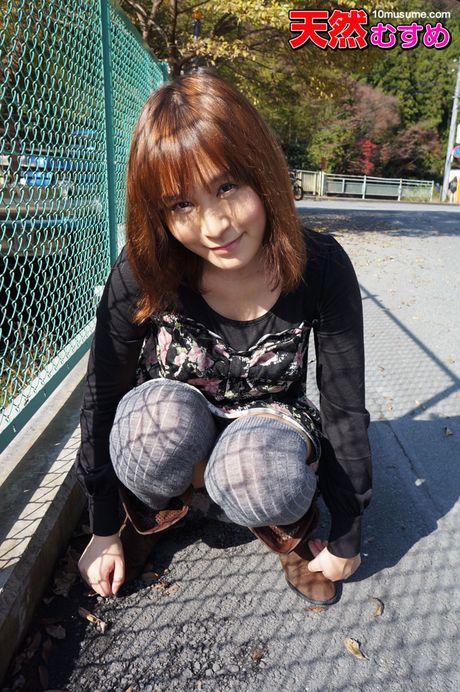 胸部豐滿的亞洲寶貝住友凱納 (Sumitomo Keina) 被一個淫蕩的男人射精