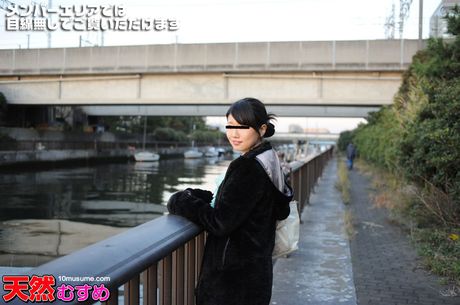 アジアのカバーガール、桃瀬樹里がPOVフェラチオの後、顔に射精を受ける