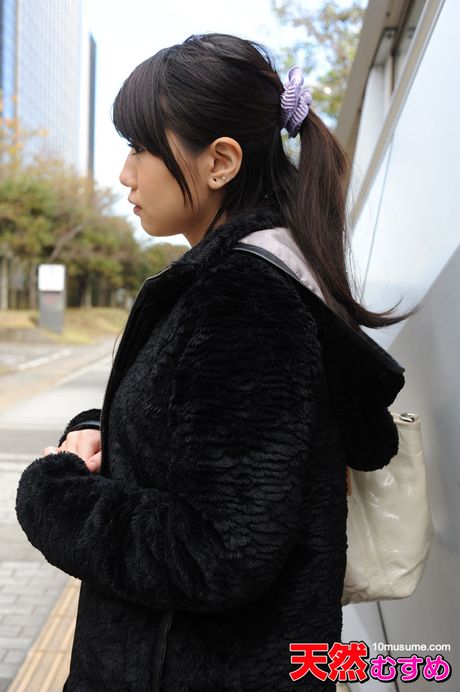 Asian chick Juri Momose displays her sexy ass and rides a dildo