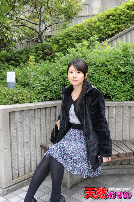 Asian chick Juri Momose displays her sexy ass and rides a dildo